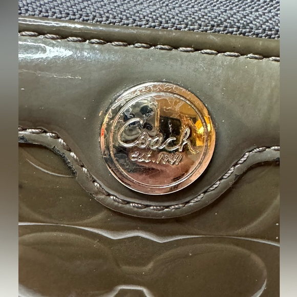 Coach Zip Around Wallet Wristlet. Embossed Glossy Patent green - Picture 4 of 5